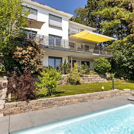 Am Lichtenberg Apartment *